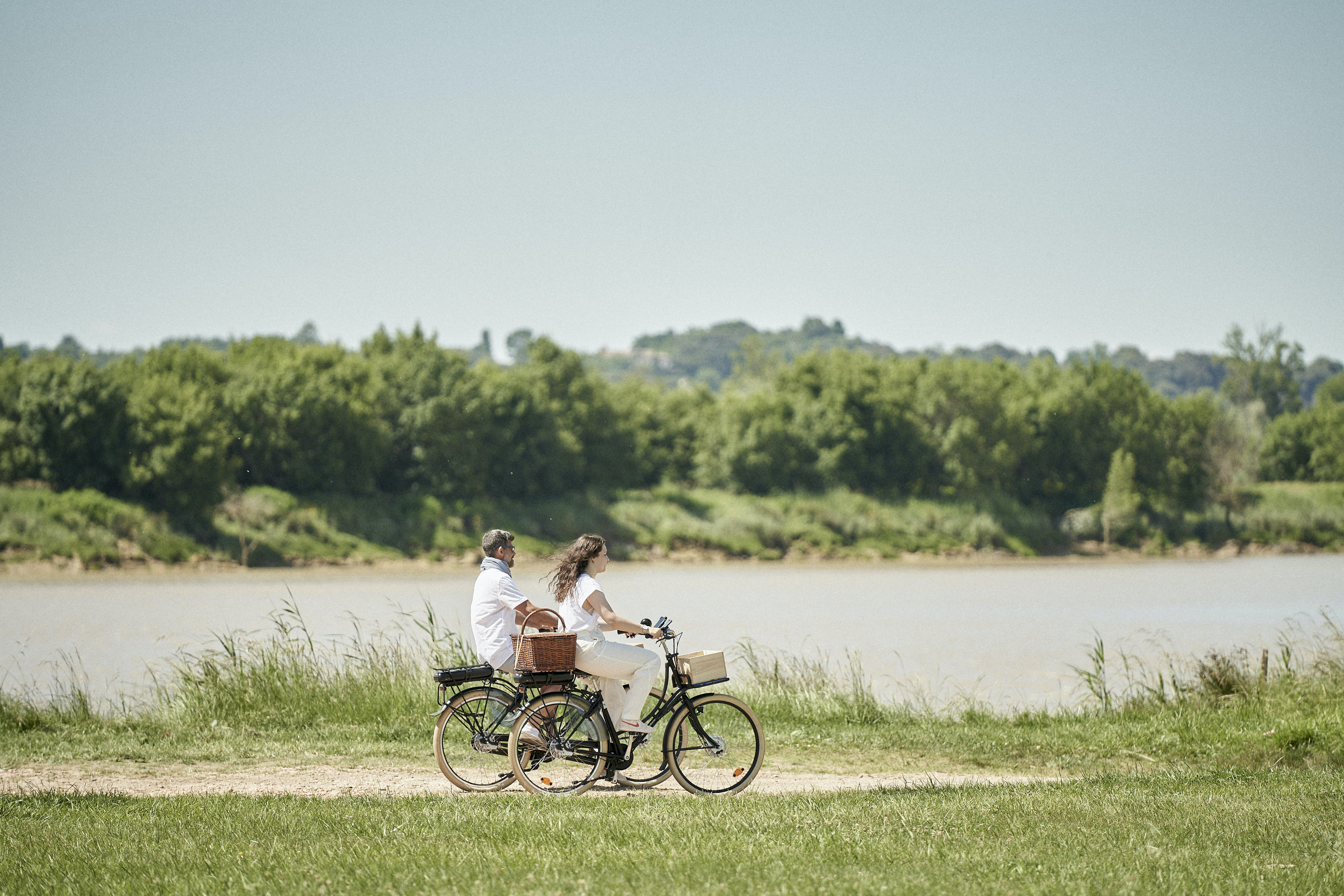 La Bulle Verte Exploration Tranquille Slow Tourism Château Prieuré Lichine vélo électrique 